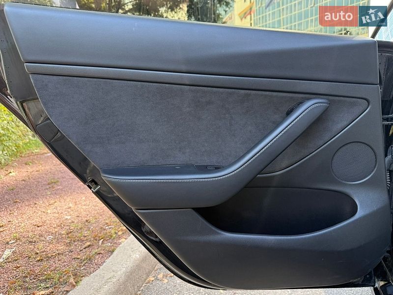 Седан Tesla Model 3 2021 в Киеве
