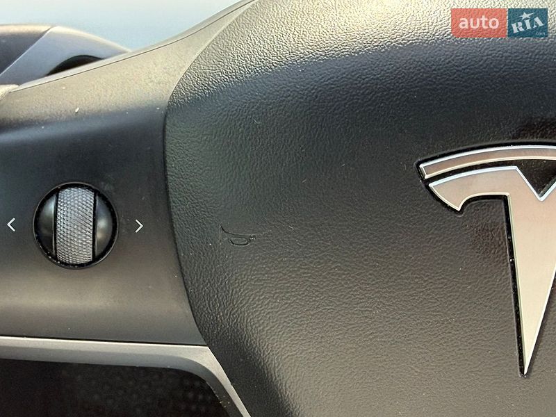 Седан Tesla Model 3 2021 в Киеве