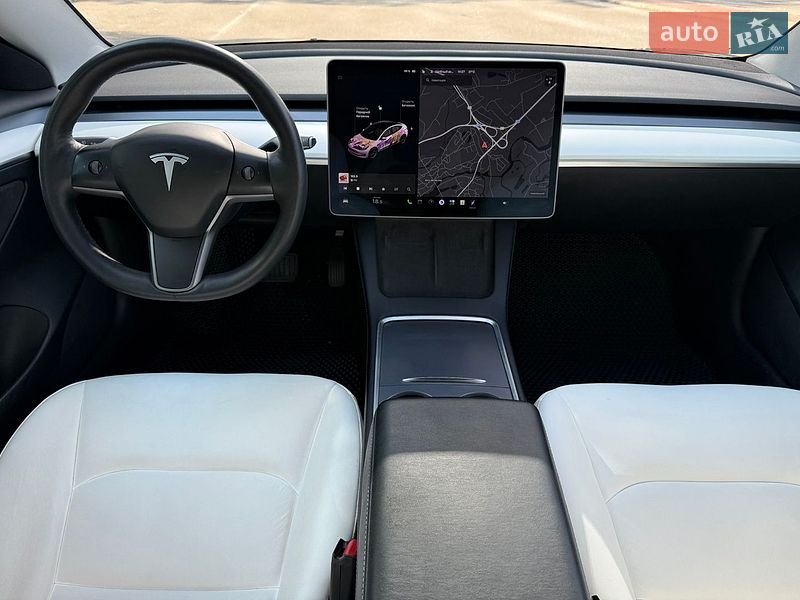 Седан Tesla Model 3 2021 в Киеве
