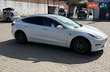 Седан Tesla Model 3 2019 в Чернівцях