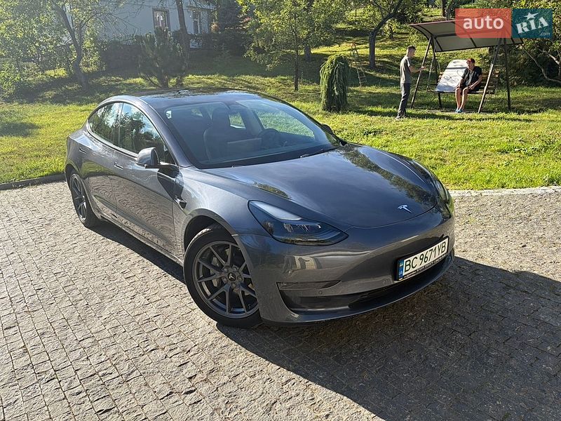 Tesla Model 3 2022