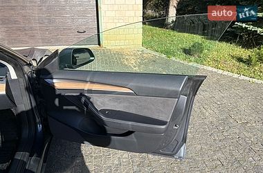 Седан Tesla Model 3 2022 в Бориславі