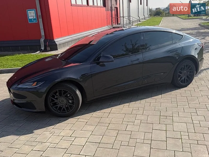 Tesla Model 3 2025
