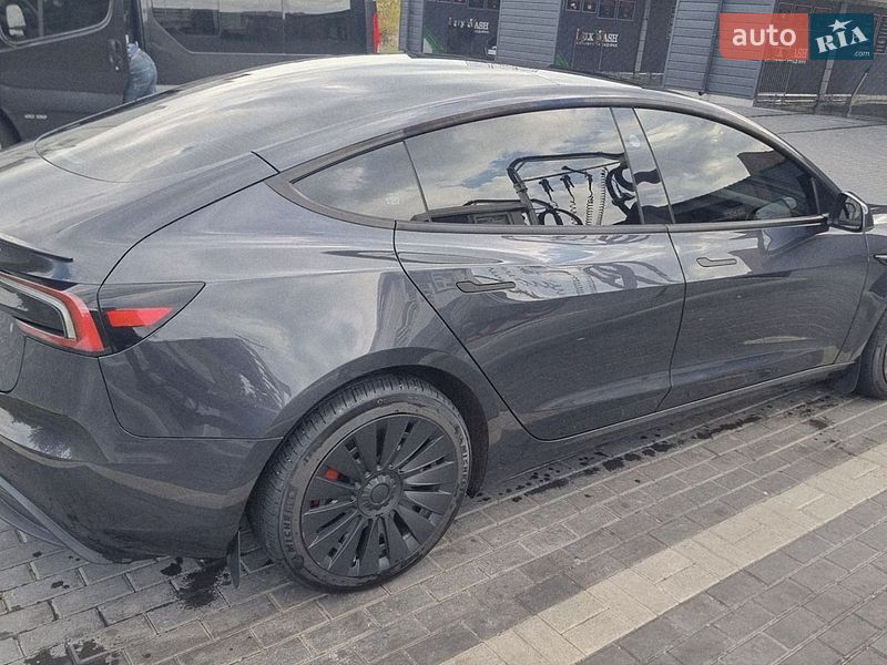 Седан Tesla Model 3 2025 в Кропивницькому