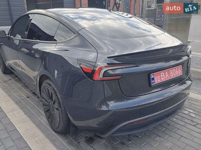 Седан Tesla Model 3 2025 в Кропивницькому