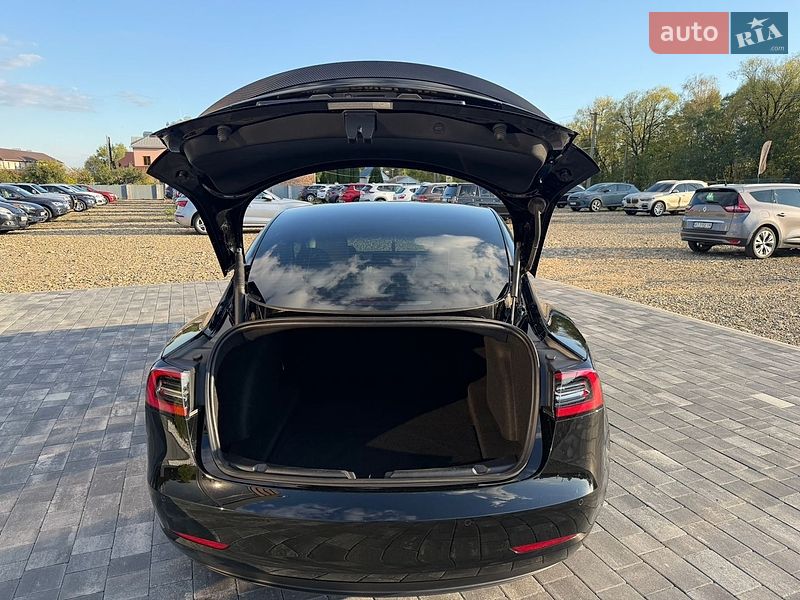 Седан Tesla Model 3 2021 в Коломые
