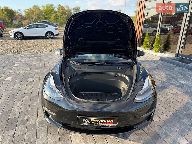 Седан Tesla Model 3 2021 в Коломые