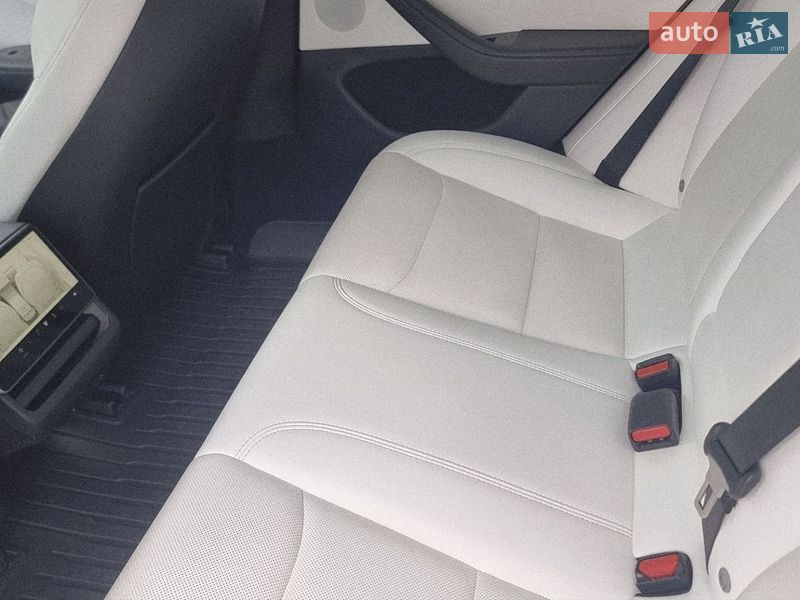 Седан Tesla Model 3 2025 в Кропивницькому