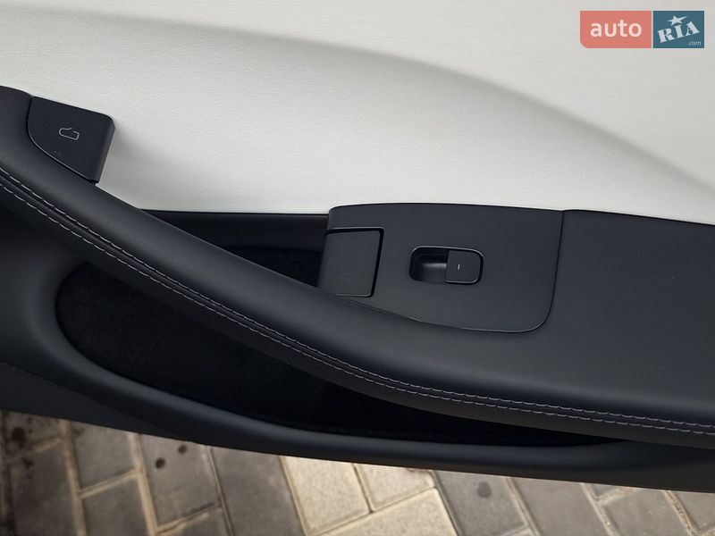 Седан Tesla Model 3 2025 в Кропивницькому