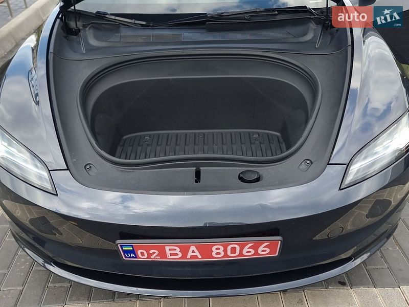 Седан Tesla Model 3 2025 в Кропивницькому