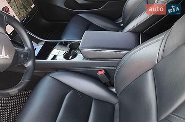 Седан Tesla Model 3 2018 в Староконстантинове