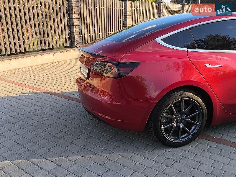 Седан Tesla Model 3 2018 в Староконстантинове