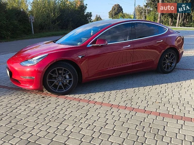 Седан Tesla Model 3 2018 в Староконстантинове