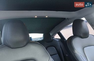 Седан Tesla Model 3 2018 в Староконстантинове