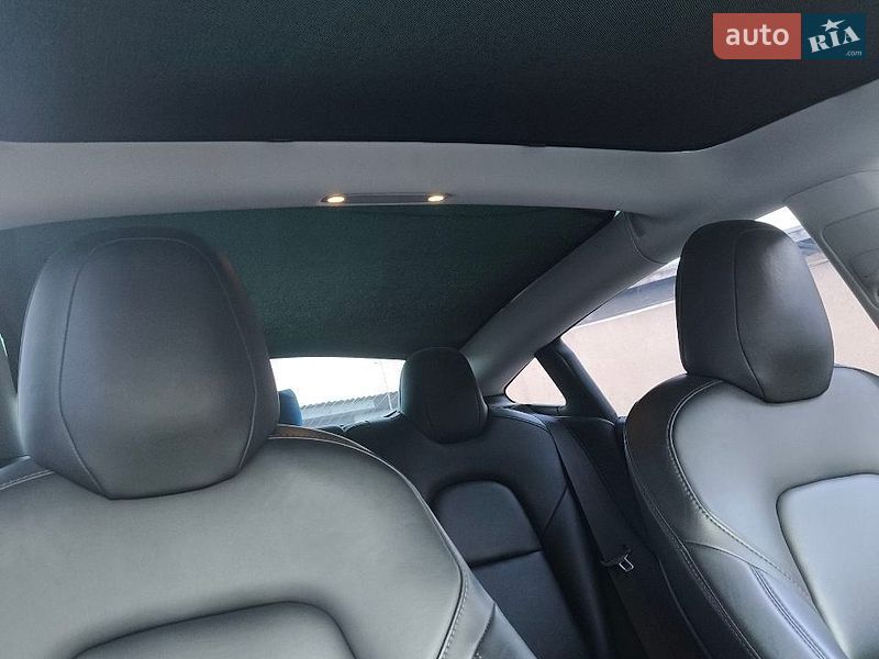 Седан Tesla Model 3 2018 в Староконстантинове