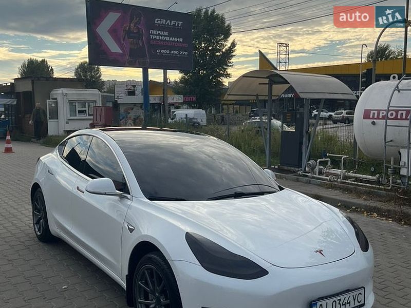 Tesla Model 3 2020