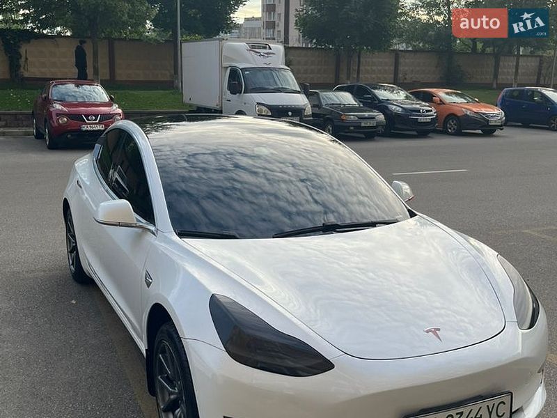 Седан Tesla Model 3 2020 в Києві