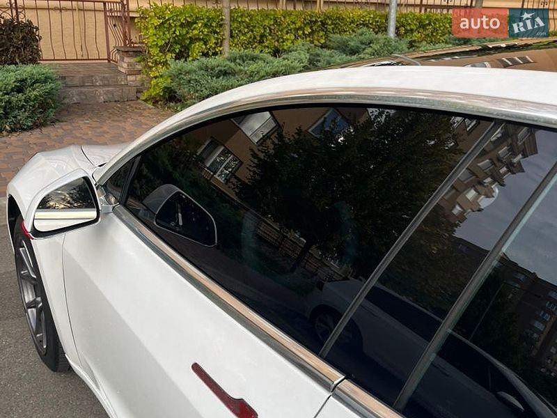 Седан Tesla Model 3 2020 в Києві