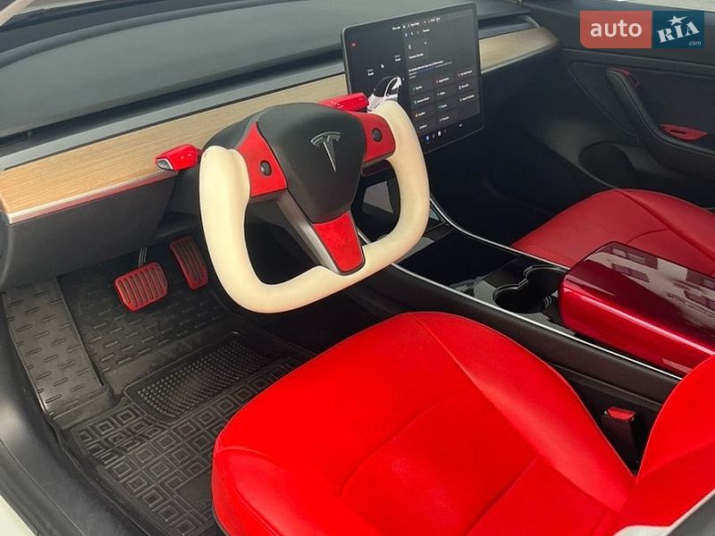 Седан Tesla Model 3 2020 в Києві