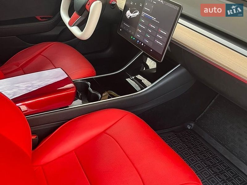 Седан Tesla Model 3 2020 в Києві