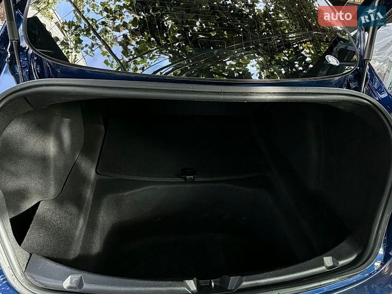 Седан Tesla Model 3 2018 в Авангарде