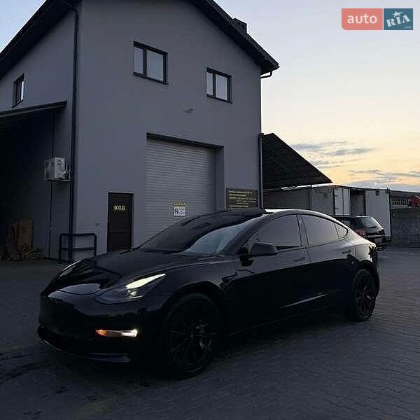 Седан Tesla Model 3 2021 в Львові