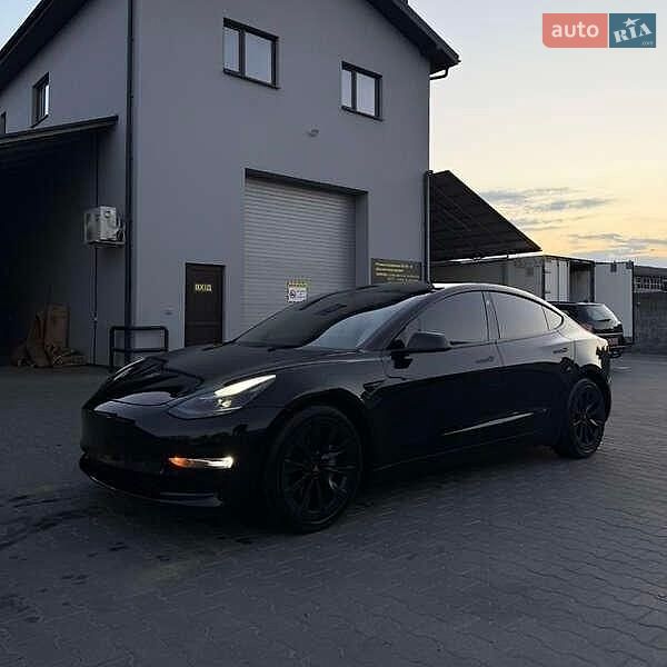Седан Tesla Model 3 2021 в Львові
