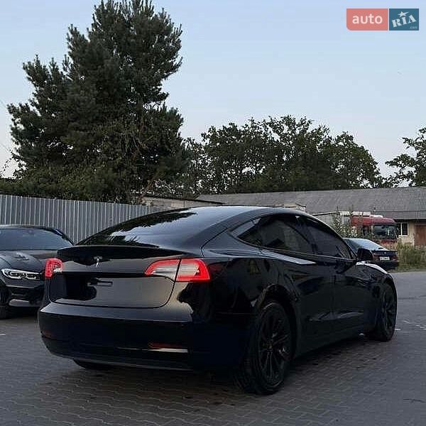 Седан Tesla Model 3 2021 в Львові
