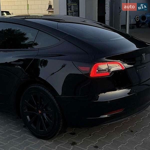 Седан Tesla Model 3 2021 в Львові