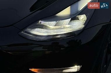 Седан Tesla Model 3 2021 в Львові