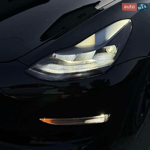 Седан Tesla Model 3 2021 в Львові