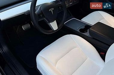Седан Tesla Model 3 2021 в Львові