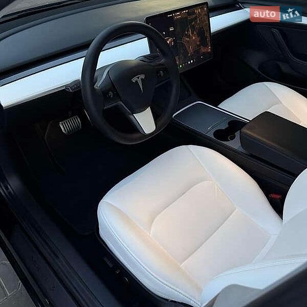 Седан Tesla Model 3 2021 в Львові