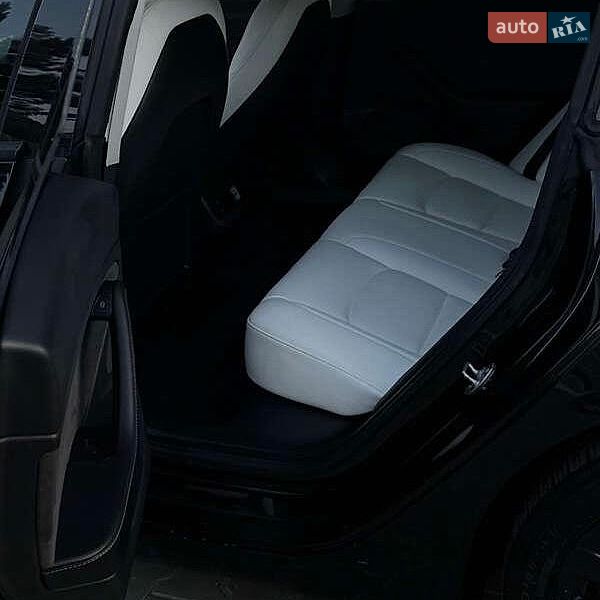 Седан Tesla Model 3 2021 в Львові
