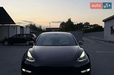 Седан Tesla Model 3 2021 в Львові