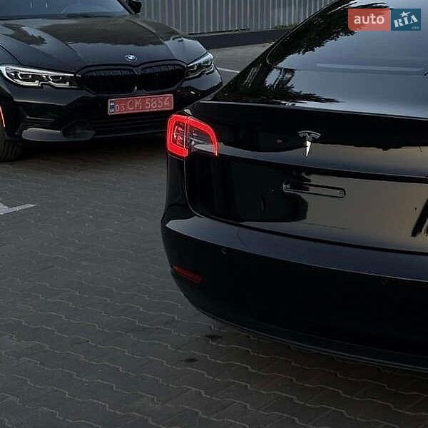 Седан Tesla Model 3 2021 в Львові