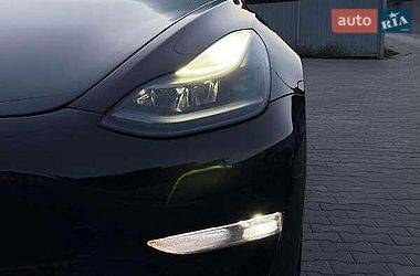 Седан Tesla Model 3 2021 в Львові