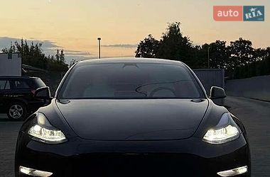 Седан Tesla Model 3 2021 в Львові