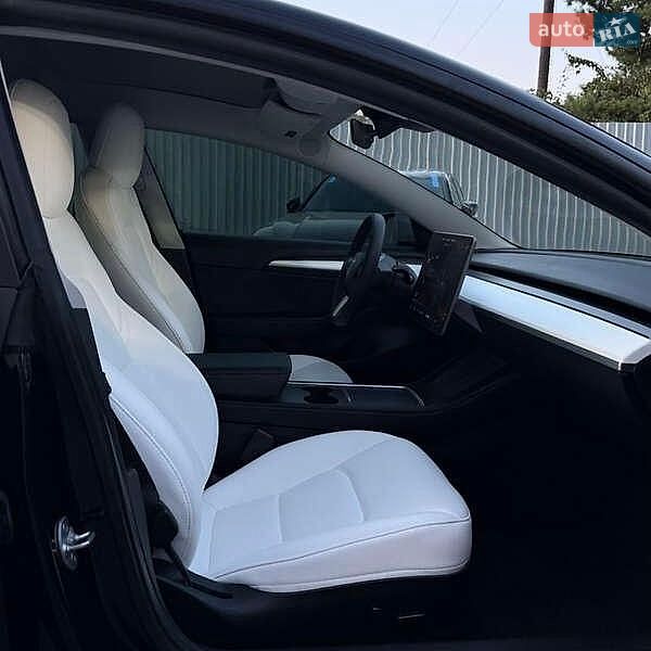 Седан Tesla Model 3 2021 в Львові