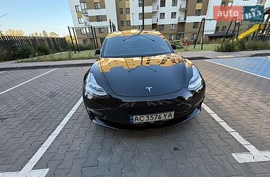 Седан Tesla Model 3 2018 в Луцке