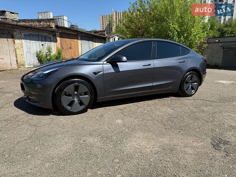 Седан Tesla Model 3 2022 в Києві