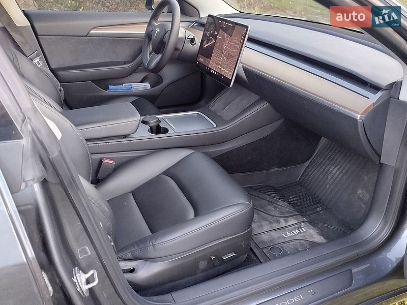 Седан Tesla Model 3 2023 в Олександрії