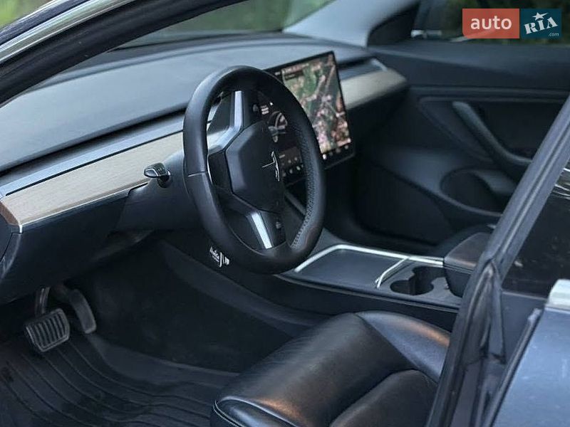 Седан Tesla Model 3 2019 в Львові
