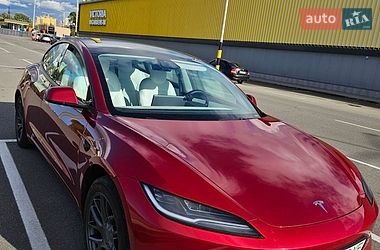 Седан Tesla Model 3 2024 в Києві
