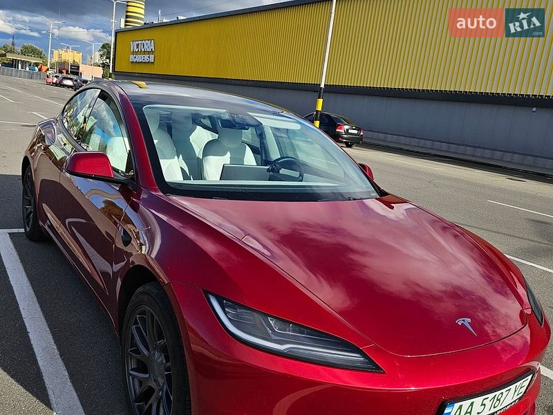 Седан Tesla Model 3 2024 в Києві