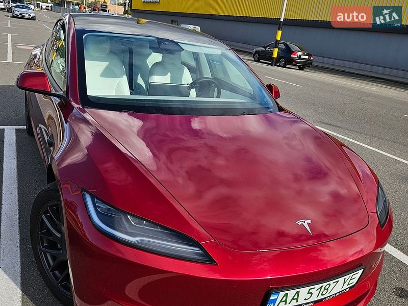 Седан Tesla Model 3 2024 в Києві