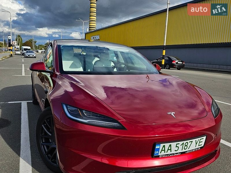 Седан Tesla Model 3 2024 в Києві