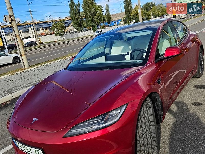 Седан Tesla Model 3 2024 в Києві