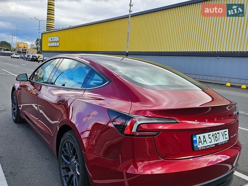 Седан Tesla Model 3 2024 в Києві