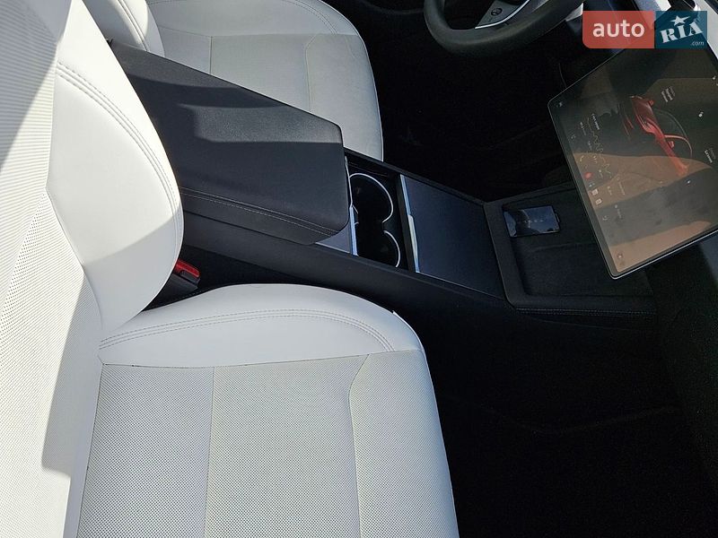 Седан Tesla Model 3 2024 в Києві